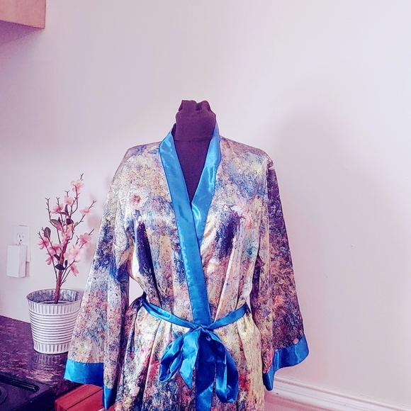 Parasol Satin Robe - Picture 3 of 6